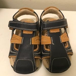 Pediped toddler boy’s leather sandals size 23